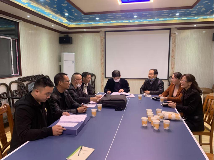 省、市、區(qū)殘聯(lián)**一行來十堰恐龍化工環(huán)氧地坪施工廠家檢查指導工作