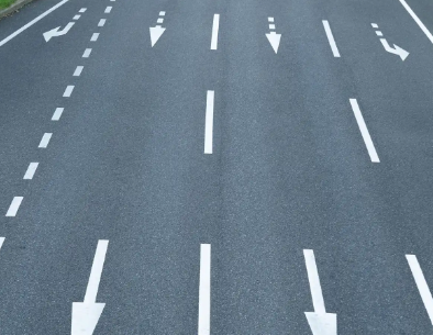 十堰恐龍助力道路標(biāo)線施工 全流程時間節(jié)點(diǎn)精準(zhǔn)管控方案